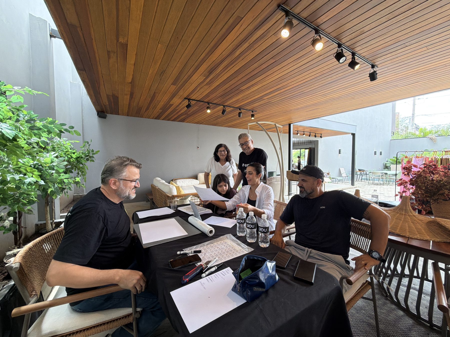 Participantes em atividade no lançamento da UOU Fitwear