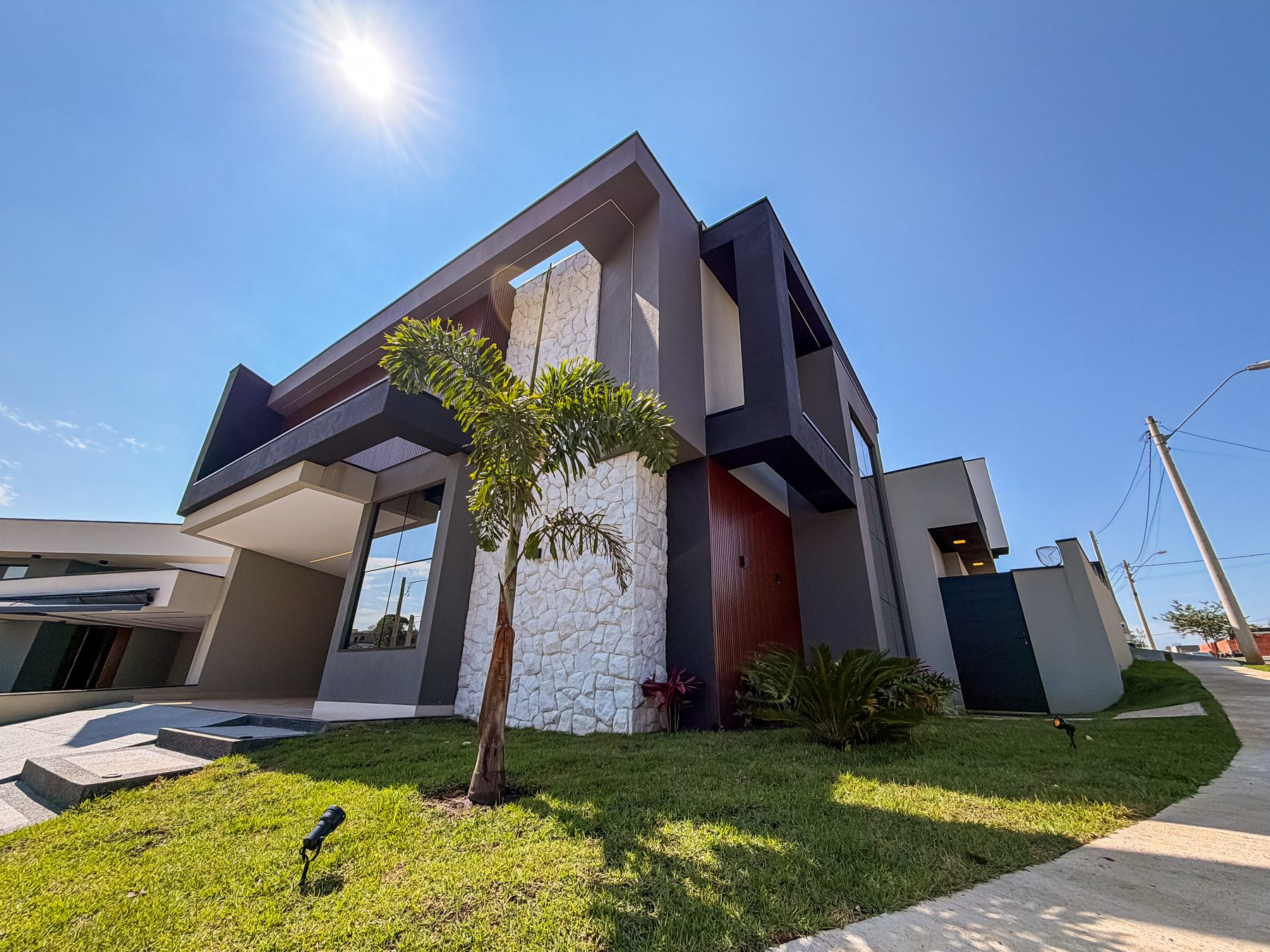 Fachada de casa em projeto da Vizz Arquitetura